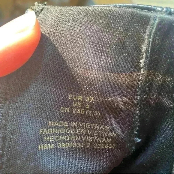 Black Croc Embossed Vegan Leather Heeled Booties - H&M - Size 6.5 - Picture 7 of 8